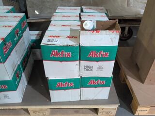 Ca. 192x Koker High Tack kit, Akfix, wit